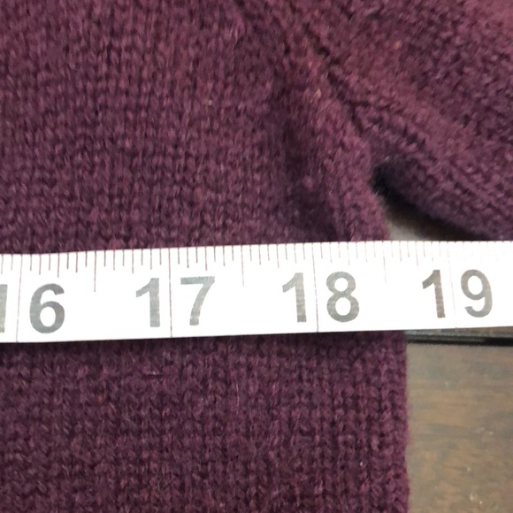 Eddie Bauer 100% lambswool sweater. - Picture 5 of 5